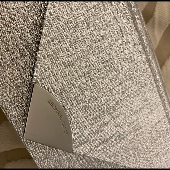 *HP* NEW MICHAEL KORS BARBARA SILVER CROSSBODY BAG - Picture 4 of 7